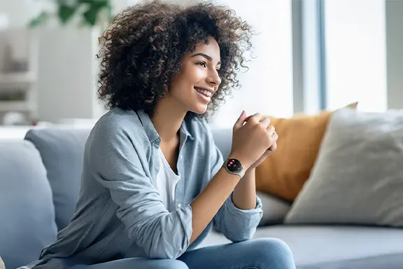 Person telefoniert über die Smartwatch.