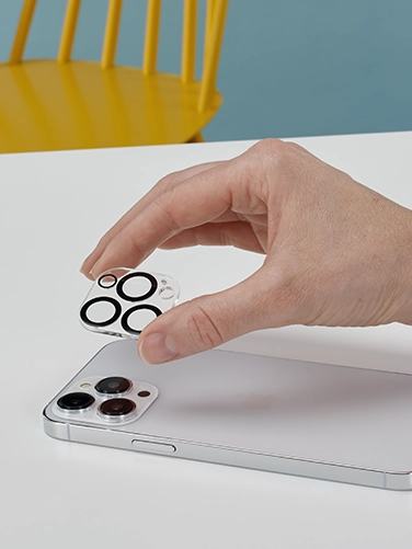 Hama Kamera-Schutzglas für wird auf iPhone 13 Pro/13 Pro Max montiert