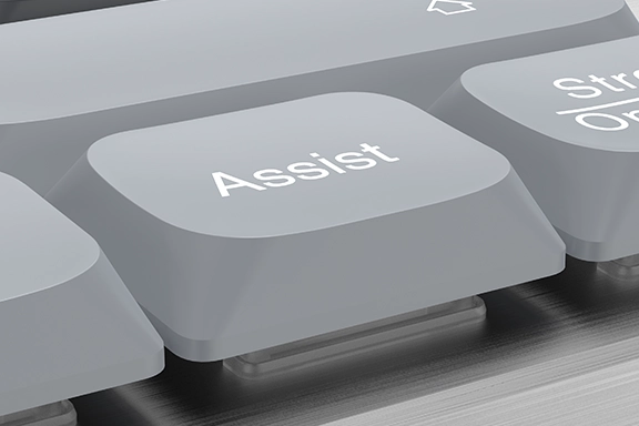 Nahaufnahme der Tastatur mit "Assistant"-Taste im Fokus.